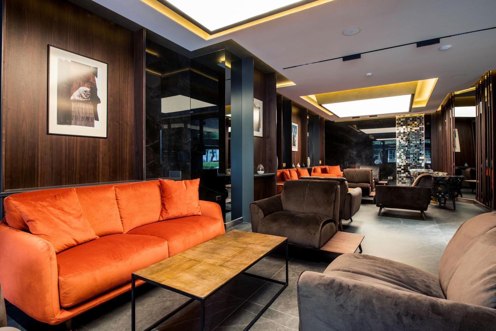 Seraphine Plaza Peje Luaran gambar