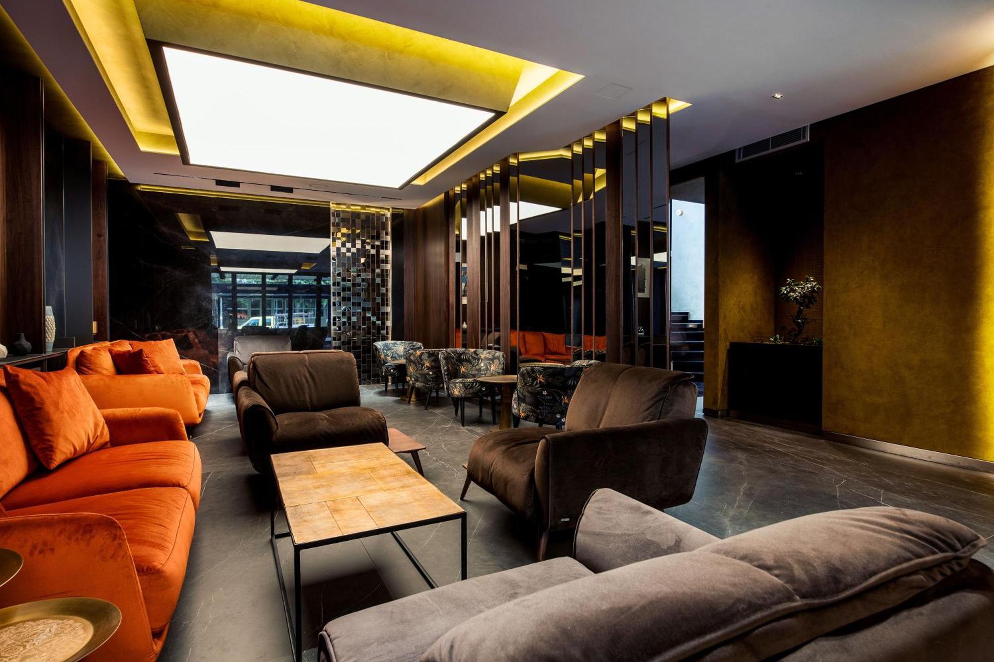 Seraphine Plaza Peje Luaran gambar