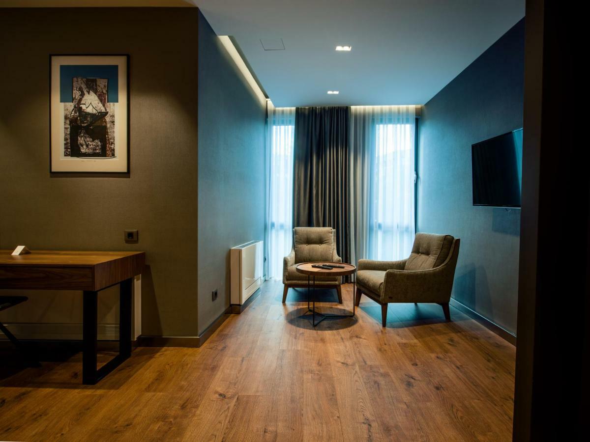 Seraphine Plaza Peje Luaran gambar