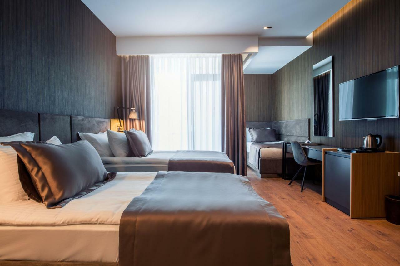 Seraphine Plaza Peje Luaran gambar