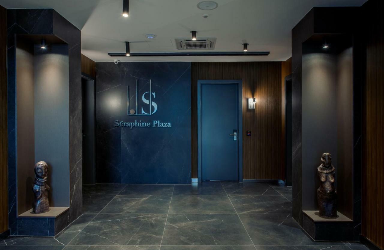 Seraphine Plaza Peje Luaran gambar