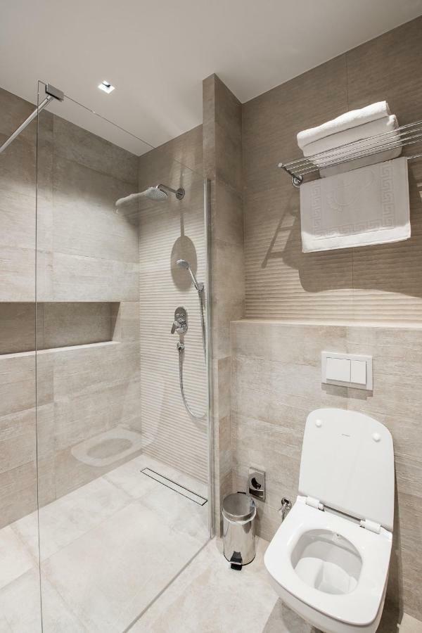 Seraphine Plaza Peje Luaran gambar